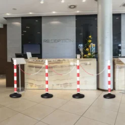 4 Abgrenzungsständer Personenleitsystem Absperrständer mit 3 Gliederketten Kunststoff