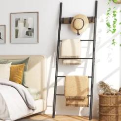An der Wand lehnende Deckenleiter 5-stufiges Leiterregal mit 5 abnehmbaren Haken Rustikales Braun