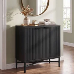 Aufbewahrungsschrank Sideboard aus Holz mit Geriffelten Türen & Robustem Metallgestell Schwarz