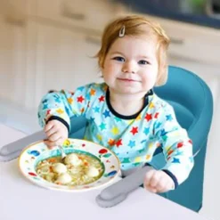 Baby Tischsitz Babysitz klappbar mit Befestigungsclip Hochstuhl Hellblau
