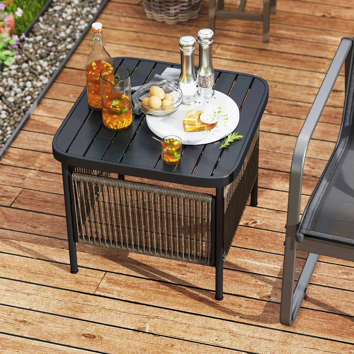 Beistelltisch Outdoor wetterfest Rattan Gartentisch mit Schirmloch kleiner Balkontisch Kaffeetisch für Garten 56 x 56 x 49 cm