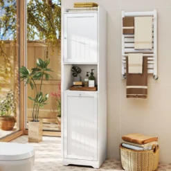 170 cm Badezimmerschrank hoher & schlanker Wäscheturm mit Stauraum verstellbares Regal Wäschesack Weiß