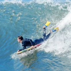 84 cm Kinder Bodyboard mit EPS-Kern & XPE-Deck & HDPE-Unterseite & Handgelenkschlaufe Surfboard