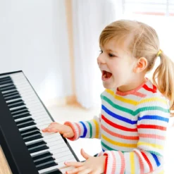 Digital Piano mit 61 Tasten & Bluetooth & Notenständer & Pedal & Klaviertasche Klappbar