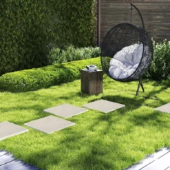 16er Set Trittsteine für Garten Gehwegplatten aus Polypropylen Steinplatten inkl. 64 Erdspießen 39,5 x 39,5 cm Beige