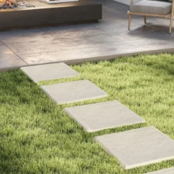 8er Set Trittsteine für Garten Gehwegplatten aus Polypropylen Steinplatten inkl. 32 Erdspießen 39,5 x 39,5 cm Beige