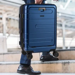 Erweiterbarer Reisekoffer leichter PC-Hartschalenkoffer 20 Zoll Flugzeugtaugliches Rollgepäck Marineblau