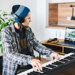 Faltbares 88-Tasten Digitalpiano Elektrisches Keyboard 137 x 16,5x 5 cm Schwarz + Weiß