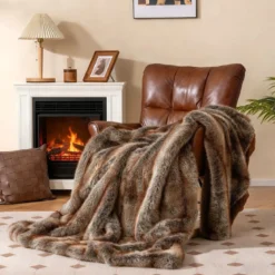 Fluffige Kunstfell-Wohndecke weicher Plüsch kuschelige Kunstmarderfell-Decke Braun-Taupe153 x 203 cm