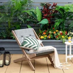 Gartenliege Klappbarer Holzstuhl mit Kissen für den Poolbereich Natur + Grau