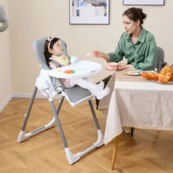 Hochstuhl Baby klappbar tragbarer Kinderhochstuhl höhenverstellbar mit verstellbarem Sitz Fußstütze Hellgrau