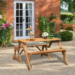 2 in 1 Umwandelbarer Picknicktisch & Gartenbank aus Holz Essgruppe 147 x 135,5 x 77 cm Goldbraun