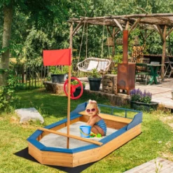 Kinder-Sandkasten Holz-Sandkasten in Piratenschiff-Optik mit Sitzbank und Flagge Holz-Piratenschiff Outdoor 171 x 100 x 130 cm