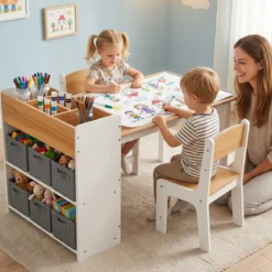 Kindertisch aus Holz Kindersitzgruppe mit 2 Stühlen 4 Fächer 6 Stoffkörben & Papierrolle Natur