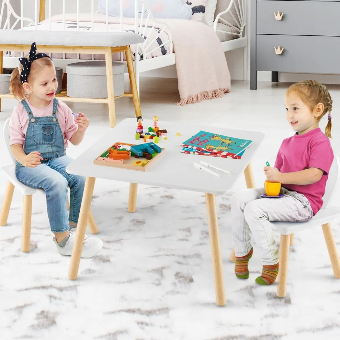 Kindertisch mit 2 Stühlen 3 TLG. Kindersitzgruppe mit Massivholzbeine Weiß/Rosa/Grau