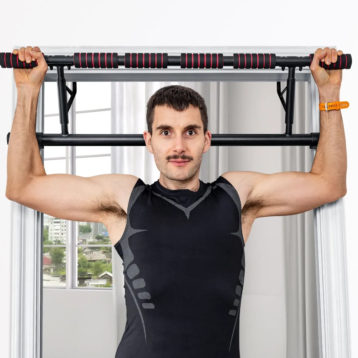 Klimmzugstange für Türrahmen klappbare Fitness-Klimmzugstange fürs Krafttraining beim Heimworkout Schwarz