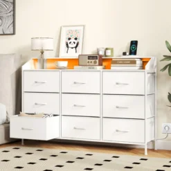 Kommode mit LED-Beleuchtung & Ladestation & 9 Stoffschubladen Sideboard Komodenschrank Weiß