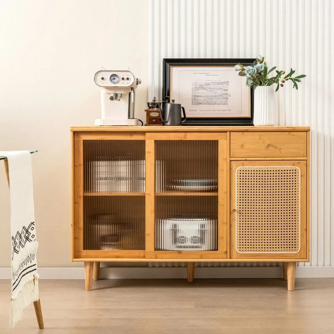 Moderner Buffetschrank mit Schiebetüren aus Gehärtetem Glas Rattan Boho Sideboard