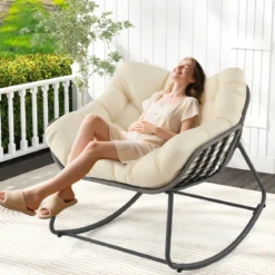 Outdoor-Schaukelstuhl übergroßer Patio PE Wicker Egg Chair mit dickem & abnehmbarem Kissen Beige