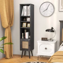 Rattan Hochschrank Bücherregal mit 4 Ablagen & Rattantür Kommode Boho Style Schwarz