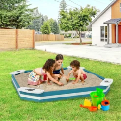 Sandkiste aus Zedernholz mit 4 integrierten Sitzen 126 x 126 x 14 cm Blau + Weiß