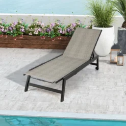 Sonnenliege aus Verzinktem Metall & PE-Rattan mit Rollen & 5-fach verstellbarer Rückenlehne
