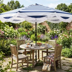 Sonnenschirm Ø 278 cm Strandschirm Neigbar mit Kurbel Balkonschirm mit Fransen Gartenschirm