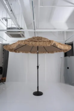 Sonnenschirm Hawaii 290 cm Strohschirm 30° neigbar mit LED-Solarbeleuchtung Hellbraun