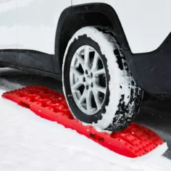 2 Stücke Anfahrhilfe Sandbleche Offroad Reifenleiter für Sand/Schlamm/Schnee 107 x 31 x 7 cm Rot