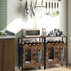 Vintage Weinschrank mit Abnehmbarem Weinregal & Integrierten Glashaltern Rustikales Braun