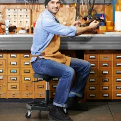 Werkstatt Rollsitz mit Ablage & 4 Universalrollen 150 kg Belastbar Höhenverstellbar Schwarz