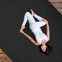 Yogamatte mit doppelseitigem rutschfestem Design & 2 verstellbaren Klettbändern Schwarz